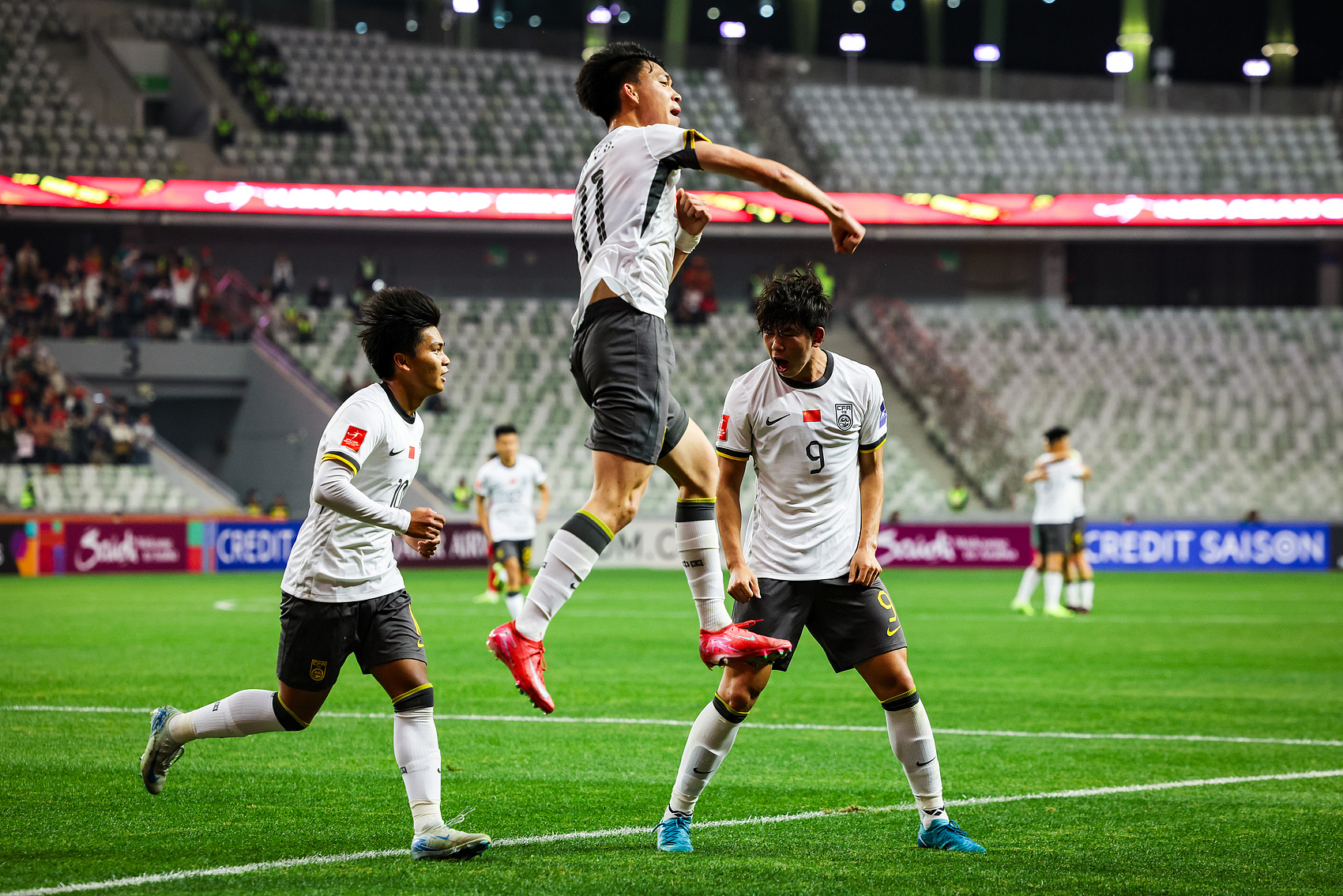  全面壓制！國青半場控球率高達(dá)7成，射門比9-3，造對方3張黃牌