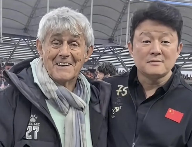  有點(diǎn)像？米盧差點(diǎn)將青島籍演員張磊誤認(rèn)為是孫繼海