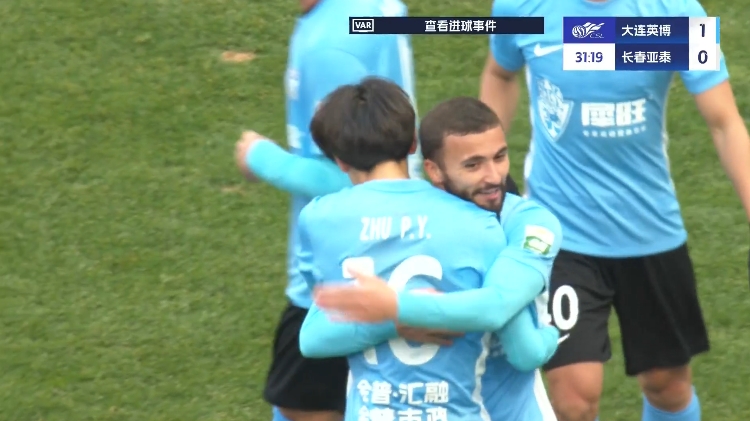  19歲朱鵬宇中超處子球！大連英博1-0領(lǐng)先長(zhǎng)春亞泰，馬萊萊助攻
