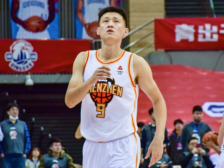  中流砥柱！周鵬12中8高效拿下19分4板 關鍵上籃殺死比賽