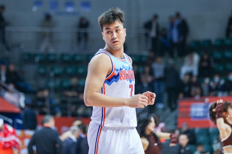  防到5犯被提前罰下！艾孜麥提全場9中3 貢獻9分1板1斷