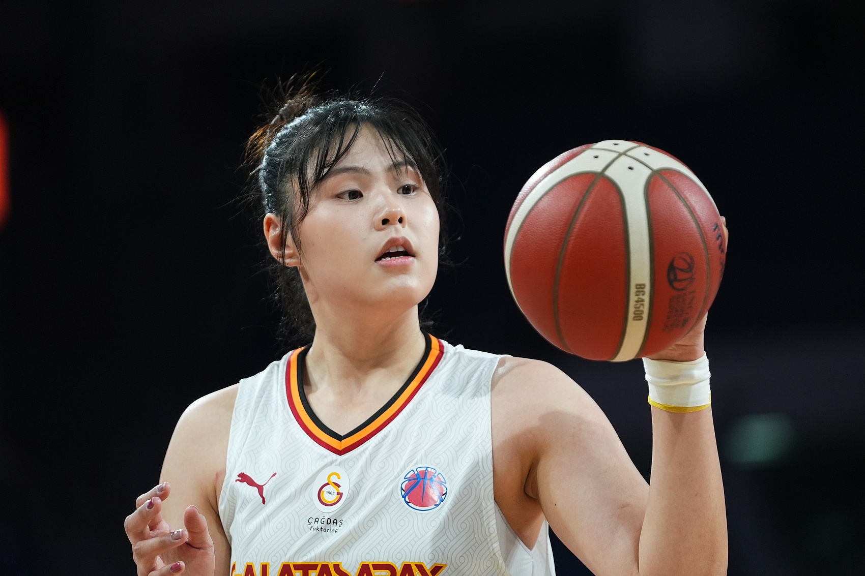  穩(wěn)定高效！李月汝9中6得到18分10板1助2斷1帽 罰球6中6