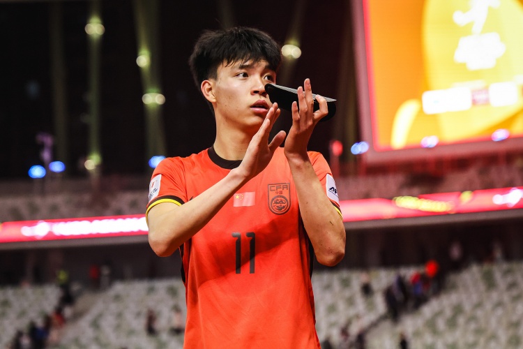  期待首秀！18歲王鈺棟入選中澳戰(zhàn)名單&穿11號，首進(jìn)國足正賽名單